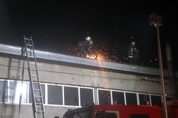 На Харківському підприємстві сталася велика пожежа, одна людина загинула (фото)