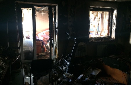В Харкові загорілася багатоповерхівка, 15 осіб евакуйовано (фото)