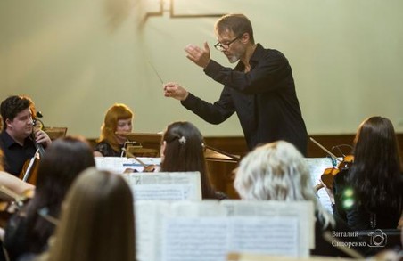 Молодіжний оркестр «Слобожанський» зіграє концерт «У мажорі осінь золота»