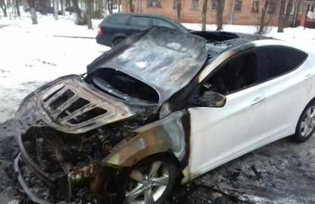 Цієї ночі в Харкові згоріли два автомобілі