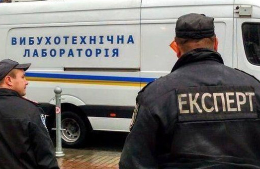 Поліцейські Харківщини перевіряють інформацію про мінування суду