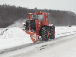 Сніг на дорогах Харківщини прибирають 187 одиниць техніки (ФОТО, ВІДЕО)