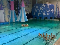 В басейні «Локомотив» стартували новорічні ялинки на воді (ФОТО)