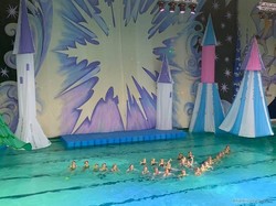 В басейні «Локомотив» стартували новорічні ялинки на воді 