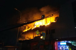 В Харкові загорівся торгівельний комплекс (фото)