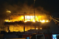 В Харкові загорівся торгівельний комплекс (фото)
