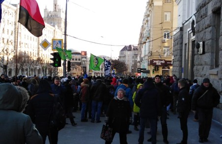 Понад тисячі харків’ян йдуть маршем по центру Харкова проти подорожчання проїзду