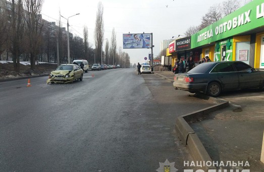В Харкові внаслідок ДТП постраждала людина (фото)