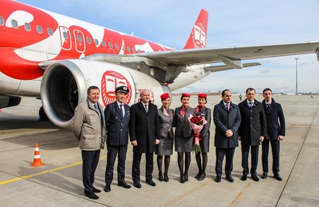 Віце-губернатор, президент Ernest Airlines і ректор Каразінкі відкрили в аеропорту Ярославського пряме авіасполучення з Італією