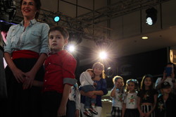 Як дві краплі: в Харкові підбили підсумки сімейного модного конкурсу (фоторепортаж)