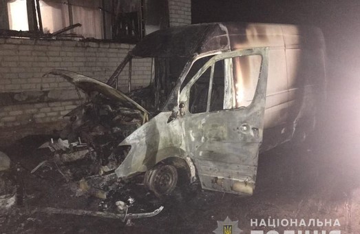 Поліція проводить перевірку за фактом загоряння автомобілів під Харковом