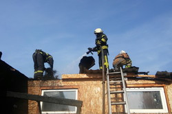 На Харківській СТО сталася масштабна пожежа (фото)