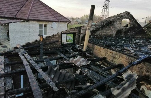 У Харкові під час пожежі постраждала жінка