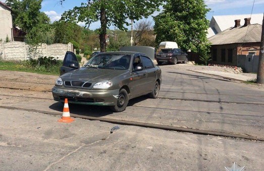 У Харкові сталася аварія за участю трьох автомобілів