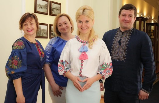 Чиновники ХОДА на чолі з керівником долучилися до Дня вишиванки (ФОТО)