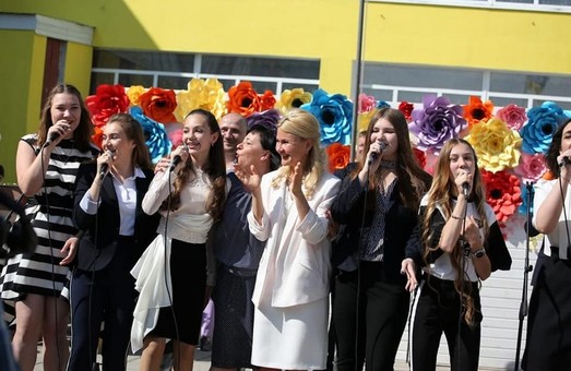 Світлична побажала випускникам Харківщини твердо йти до мети