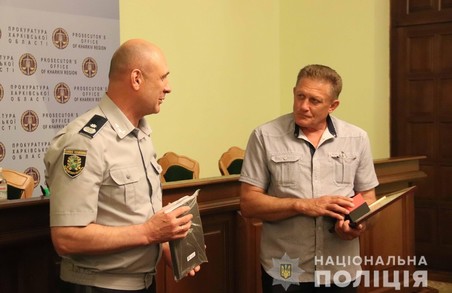 Харків’янин, який знешкодив гранату, отримав нагороди від правоохоронців (ФОТО, ВІДЕО)