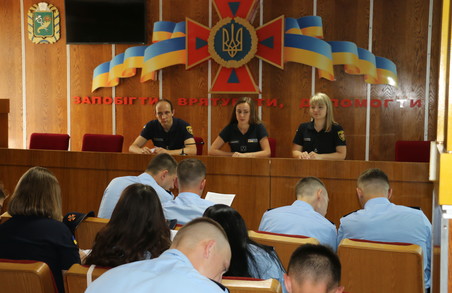 Лави Харківського гарнізону ДСНС поповнилися молодими фахівцями (ФОТО)