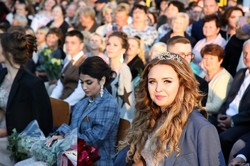 Юлія Світлична привітала випускників шкіл міста Дергачі