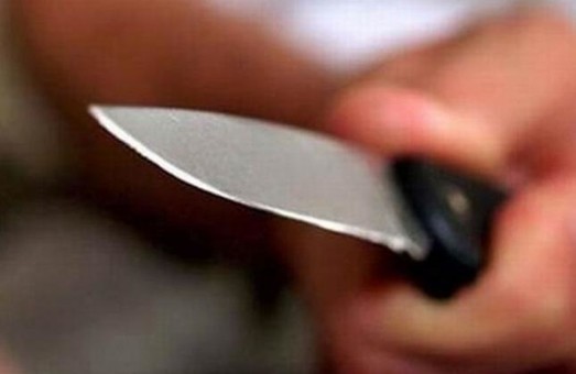На Харківщині таксист отримав удар ножом від свого клієнта