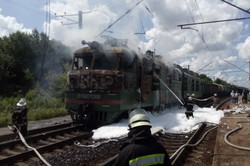 На Харківщині загорівся електровоз вантажного складу (фото)