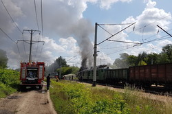 На Харківщині загорівся електровоз вантажного складу (фото)