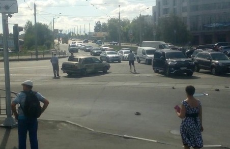 В Харкові сталася аварія, постраждали люди