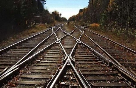 За добу на Харківщині двоє людей потрапили під потяг