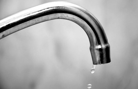 Кому слід запастися водою?