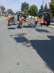 Триває аварійний ямковий ремонт на трасах Харківщини (ФОТО)