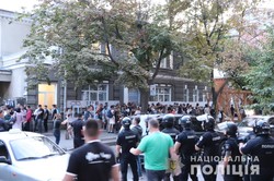 Блокували та обливали зеленкою:Як лекція в Харківському ЛітМузеї стала об‘єктом агресії