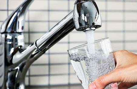 Кому слід запастися водою?