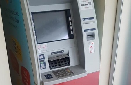 В Харкові знов пошкодили банкомат