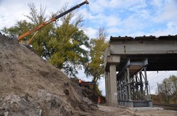 На Окружній під Харковом триває ремонт мосту (ФОТО)