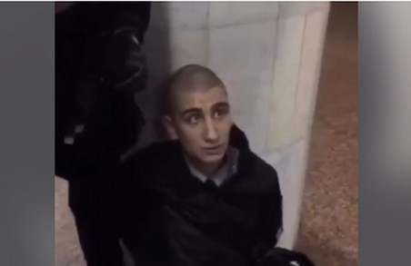 «Я не наркоман!»: З’явилося відео стрілянини у харківській підземці