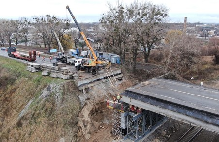 Ремонт мосту біля Пісочина виконано на 60% (ФОТО, ВІДЕО)