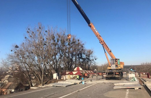 Ремонт пошкодженого моста: Відкрити рух на окружній планується 22 грудня (ФОТО)
