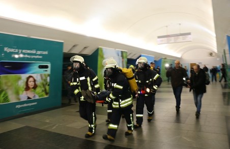 На станції метро «Південний вокзал» в Харкові надзвичайники ліквідовували загорання (ВІДЕО)