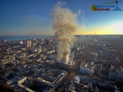 У центрі Одеси палає пам'ятник архітектури (ФОТО, ВІДЕО)