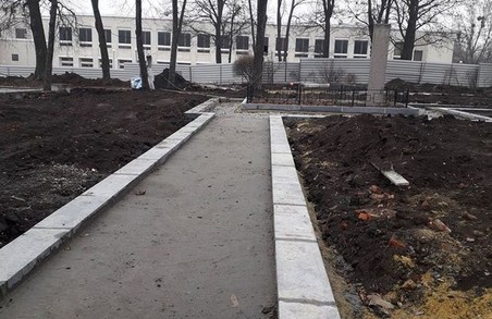 Молодіжний парк у Харкові закатують у бетон і гранітну плитку (ФОТО)