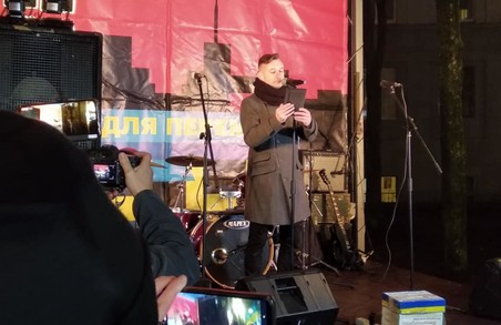 «Шито білими нитками»: Більше тисячі харків’ян вийшли на підтримку Андрія Антоненка (ФОТО)