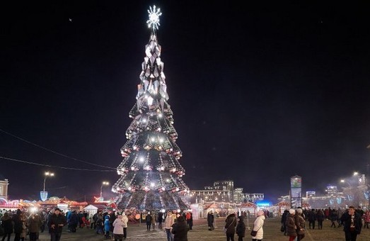 У Харкові відкрили новорічну ялинку (ФОТО)