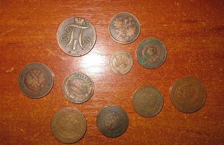 Харківські митники не дали вивезти до РФ старовинні монети (ФОТО)