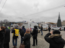 У центрі Харкова любителів «руського миру» зустріли активісти: поліція охороняє будівлю ХОДА (ФОТО, ВІДЕО)