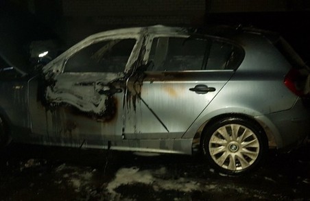 У Харкові вночі згорів BMW (ФОТО)