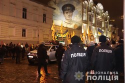 Смолоскипний марш на честь героїв Крут у Харкові (ФОТО)