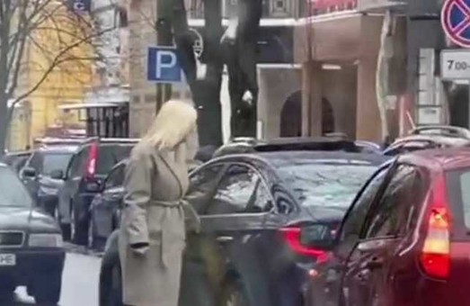 Депутат від «Самопомочі» спровокувала пробку у центрі Харкова