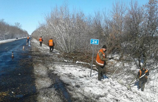 На дорогах Харківщини ліквідують аварійну ямковість (ФОТО)