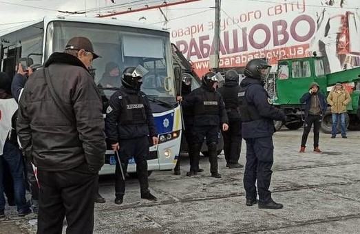 Сутички на «Барабашово»: у поліцію доставили 20 чоловік (ФОТО)