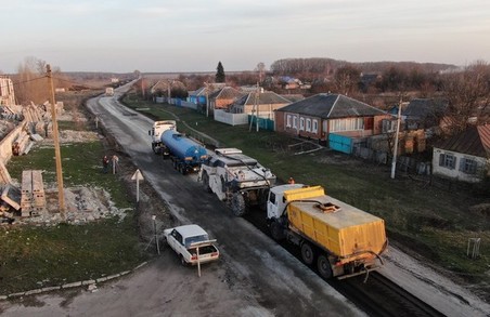 На Харківщині продовжується ремонт дороги Чугуїв-Мілове (ФОТО, ВІДЕО)